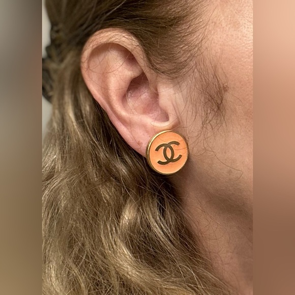 CHANEL Gold and Enamel Earrings w/ COA clip on, CHANEL Box, unbranded chain - Picture 13 of 13